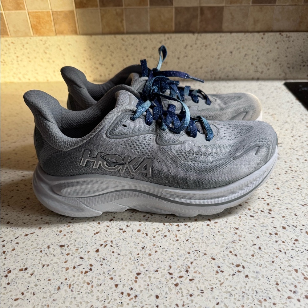 Hoka Clifton 10 Women’s size 8